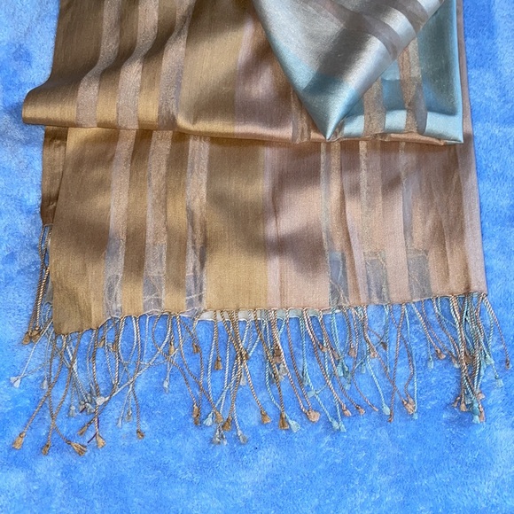 NWOT Vintage SAYAMI 100% Silk Scarf. - Picture 2 of 6